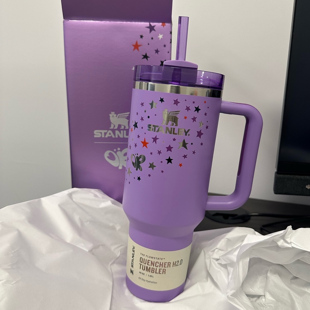Stanley x Olivia Rodrigo Quencher H2.0 FlowState Tumbler | 40 OZ